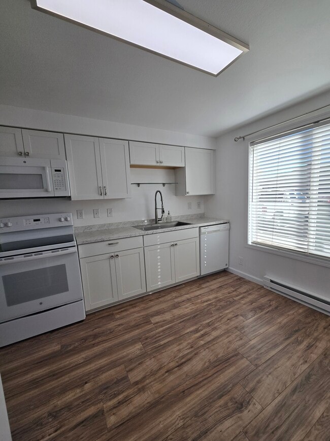 Photo - 1290 Redwood Cir