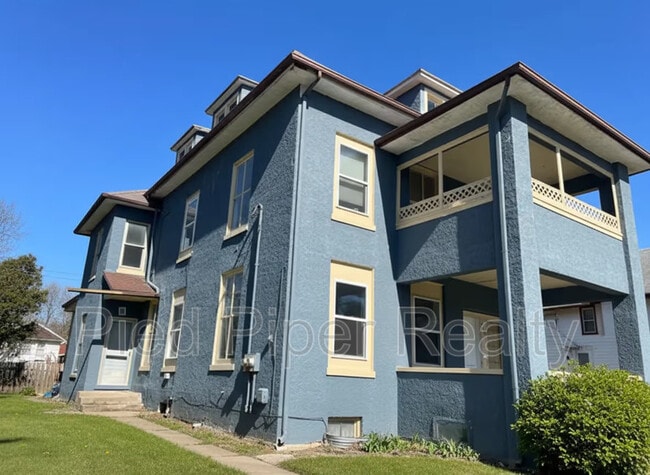 Building Photo - 404 E Prospect Terrace