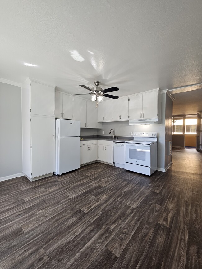 Building Photo - Courtyard Apartments