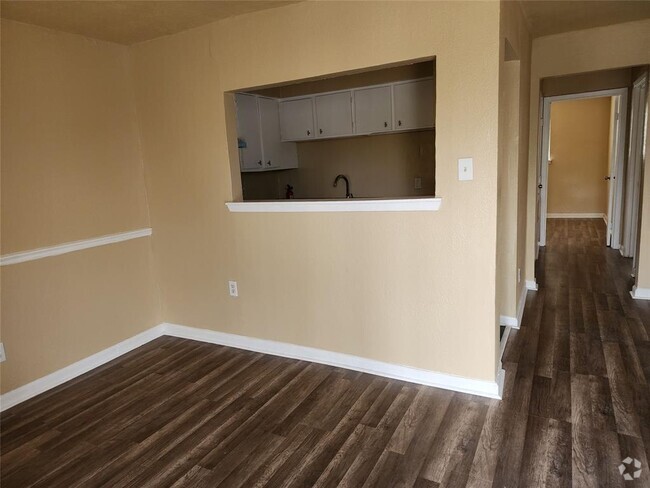 Building Photo - 4311 Yellowstone Blvd Unit 4 Rental