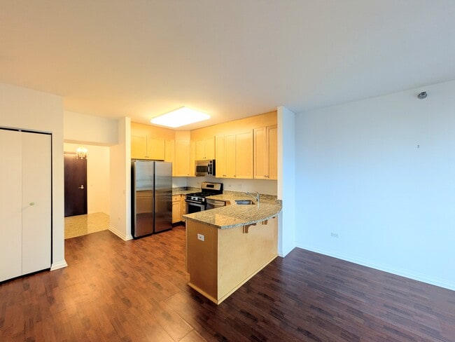 Building Photo - 33 W Ontario St Unit 37 C