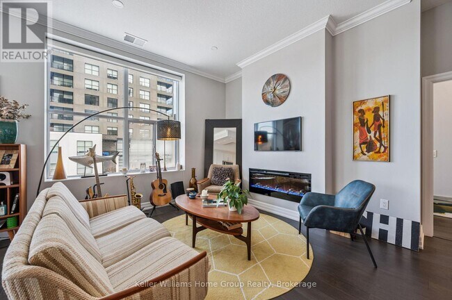 Photo - 1878 Gordon St Unité 211