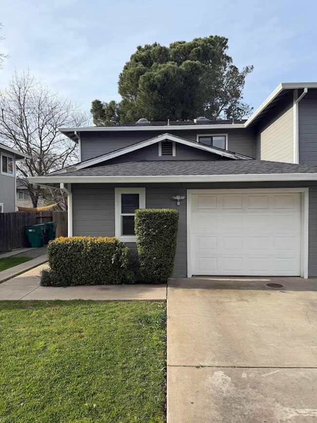 Photo - Huge Three Bedroom Townhouse with Garage and Backyard! Unit 48-1