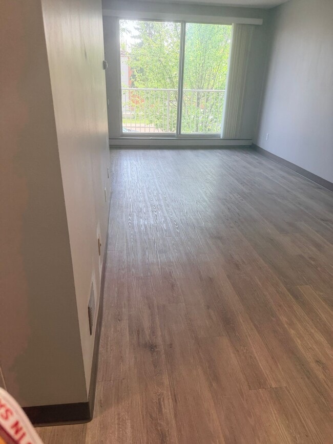 Photo - 13516-102 102 St NW Unit 202