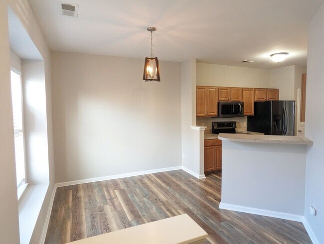 Photo - Townhome Close to I-485 and Shopping/Resta...