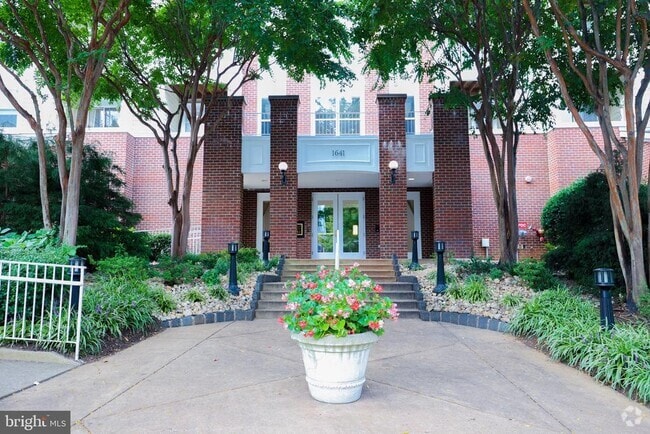 Building Photo - 1641 International Dr Unit 404 Rental