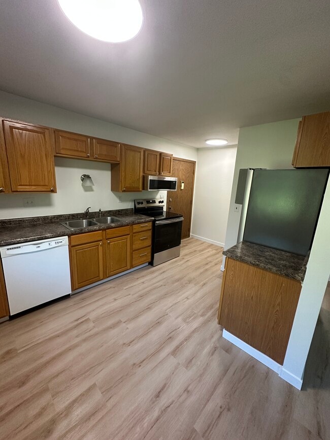 Photo - 201 6th St W Unit 4