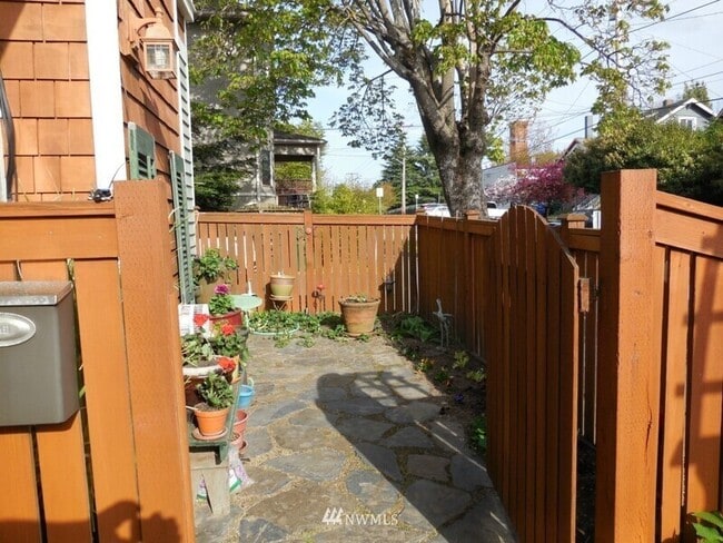 Photo - 1702 E Columbia St