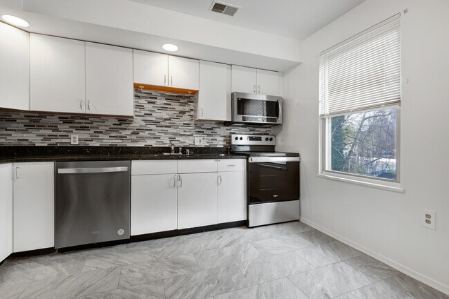 Photo - 2705 24th St NE