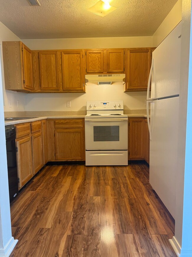 Building Photo - Whittington Commons Unit 1433 W Allen St