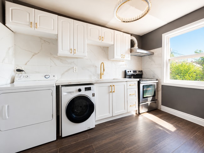 Photo - 728 Weston Rd