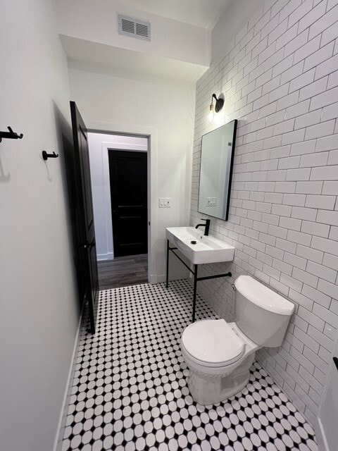 bath 1 - 905 S Miller St Unit Apt 2
