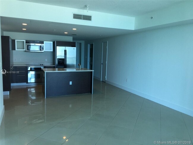 Building Photo - 1900 N Bayshore Dr Unit 1715