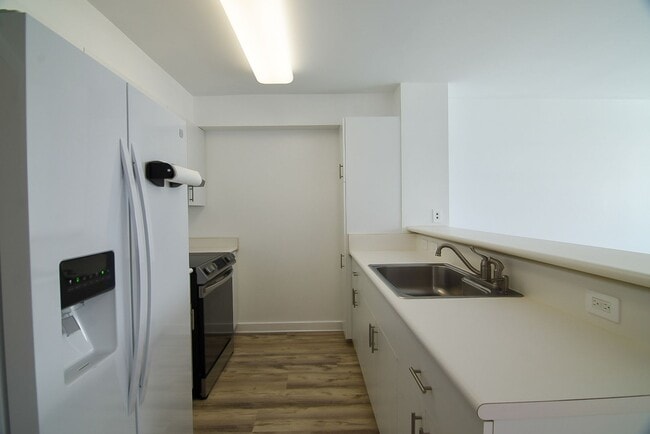 Photo - 1450 Young St