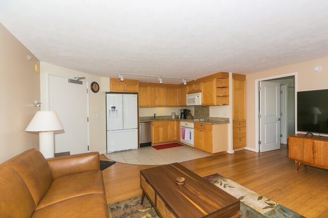 343 Hobron Ln