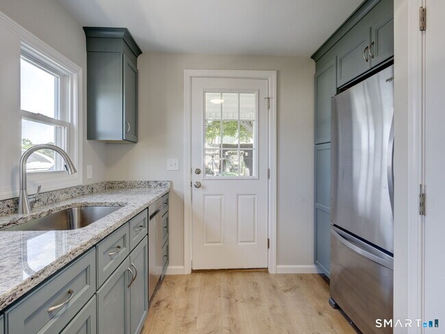 Photo - 1455 Forbes St