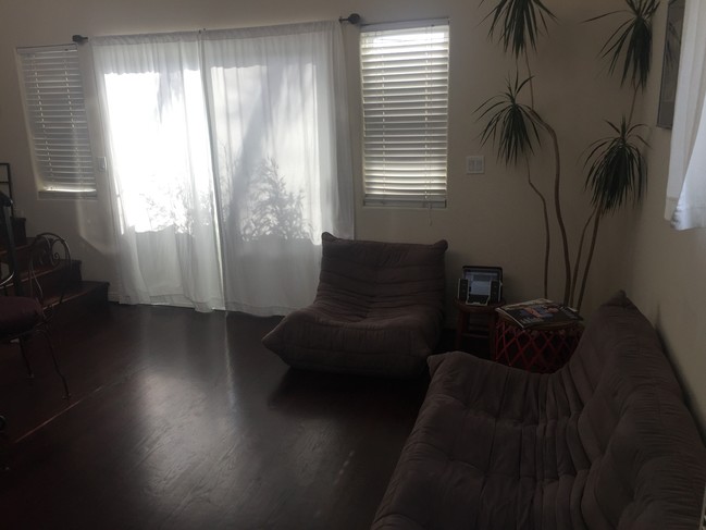 living room - 1302 Electric Ave Unit 1306