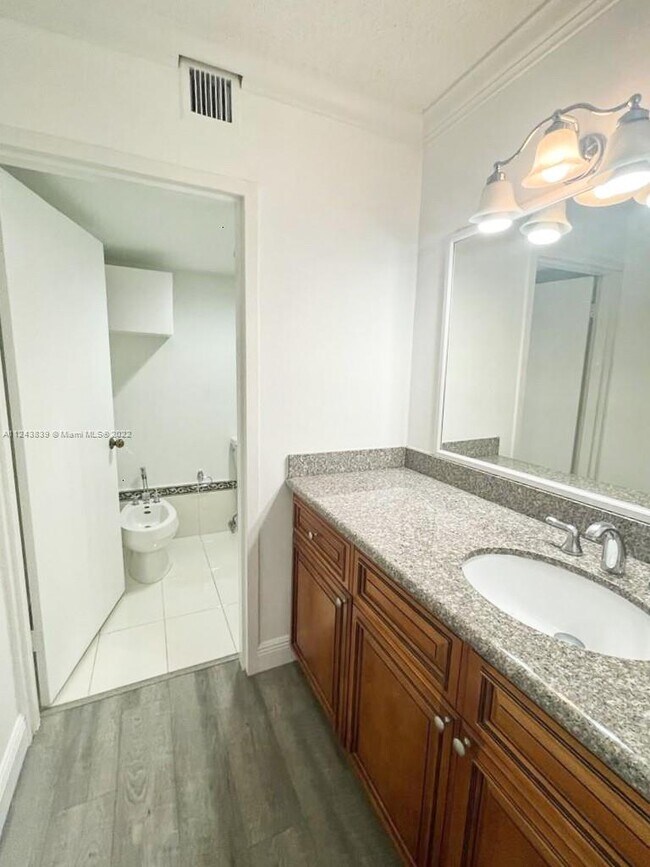 Photo - 2501 Brickell Ave Unidad 1104