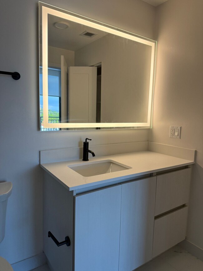 Photo - 107 SE 2nd Ct Unidad B1