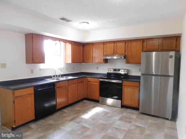 Photo - 214 Banbury Terrace