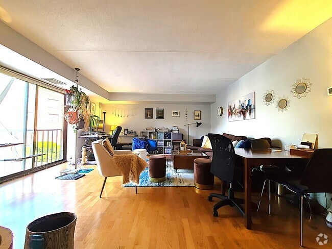 Building Photo - 1243 Beacon St Unit 2D Rental