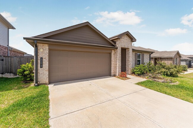 Building Photo - 40619 Pine Spruce Ln