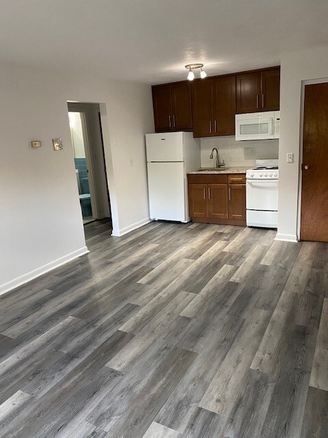 Building Photo - 154 Lexington St Unit 2