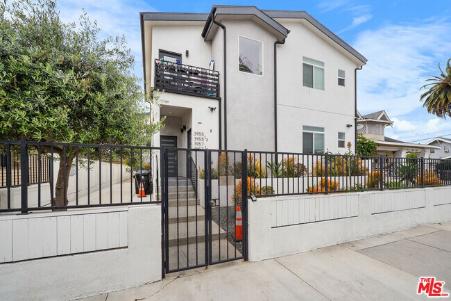 Photo - 3955 1/2 S Budlong Ave Unidad 3955