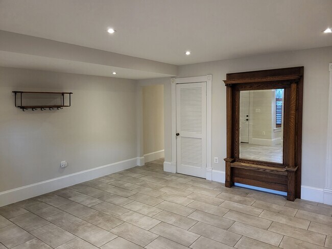 Photo - 210 8th St SE