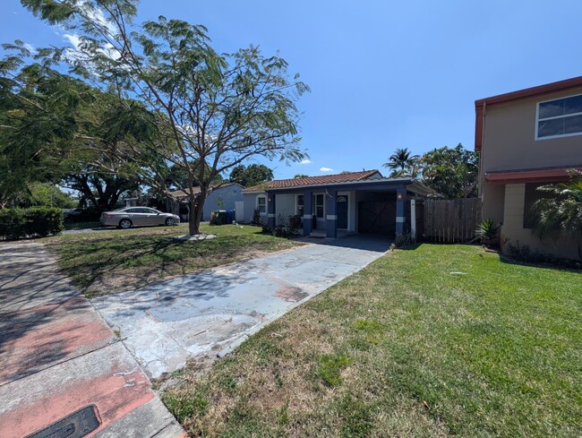 Building Photo - 1629 NW 5th Ave