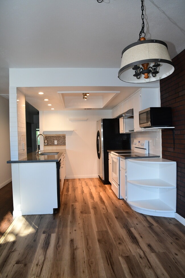 Photo - 925 Willow Tree Dr