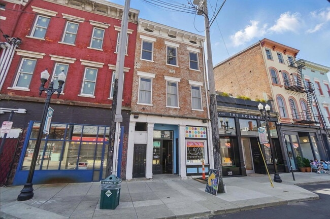 Building Photo - 107 W Elder St Unit D