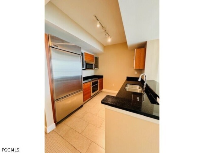 3000 Oasis Grand Blvd Unit 2206