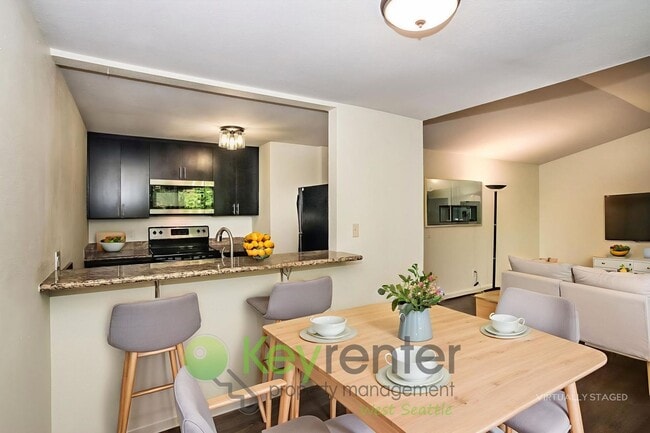Photo - **Rent Special: Free month of rent!** Remo...