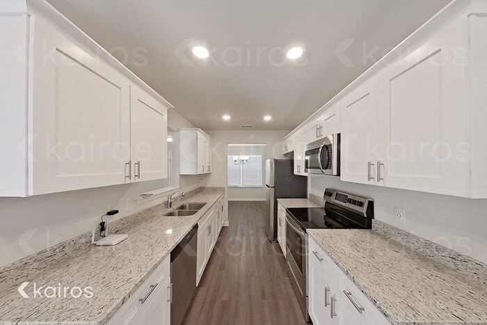 Photo - 203 Redwood Ct