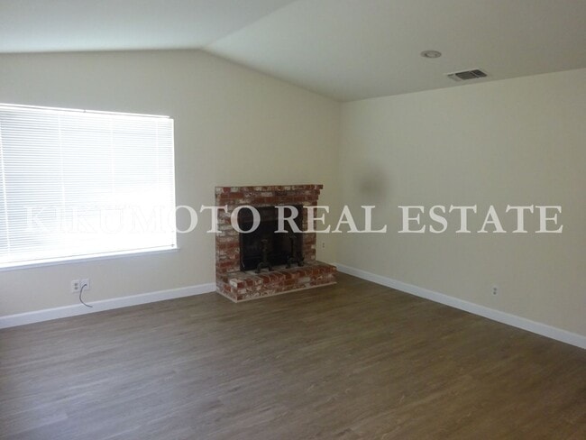 Photo - 2 bedroom, 2 bath, 2 car garage Half-plex in the Greenhaven area