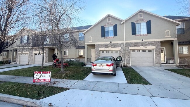 Building Photo - 3 Bedroom/2.5 Bathroom Townhome in Riverton