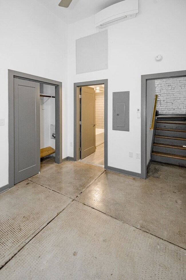 Photo - One bedroom in historic downtown Richmond Unit 6209