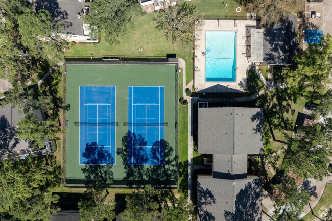 Alternar - Trophy Club Condominiums