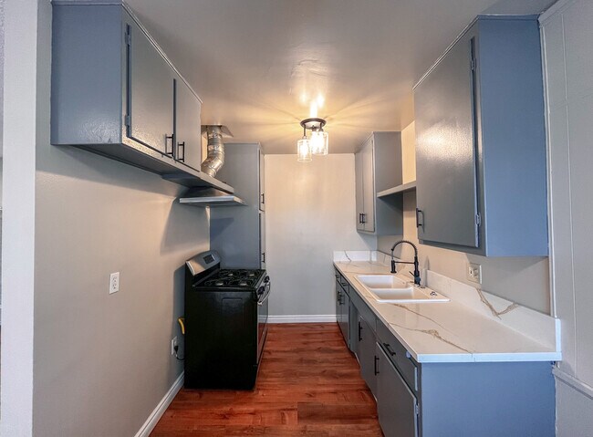 Photo - 2617 W Rosecrans Ave