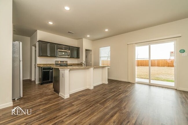 Photo - 506 London Dr