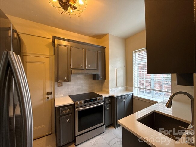 Photo - 301 W 10th St Unidad 106