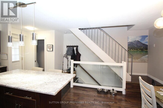 Photo - 230 Clarke Rd