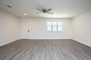 1BR, 1BA - 761SF