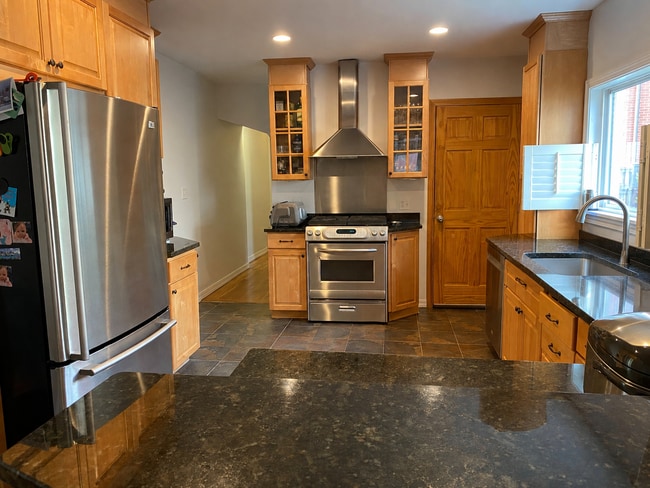 Building Photo - 89 Thorndike St Unit 2