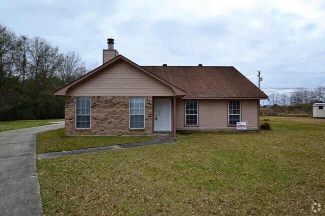 Building Photo - Newly updated 4 bedroom, 2 bath home in Me...