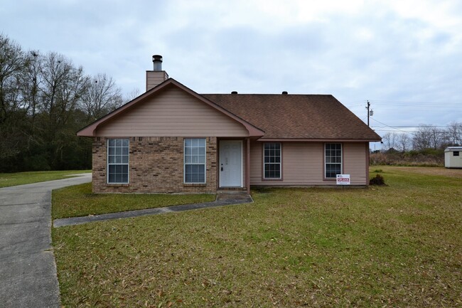 Newly updated 4 bedroom, 2 bath home in Me... - Newly updated 4 bedroom, 2 bath home in Me...