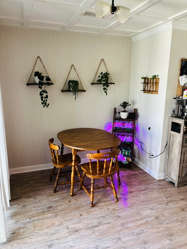 Photo - 301 S Lipona Rd