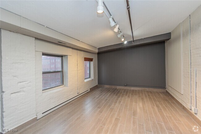 Building Photo - 1360 W 9th St Unit 330 Rental