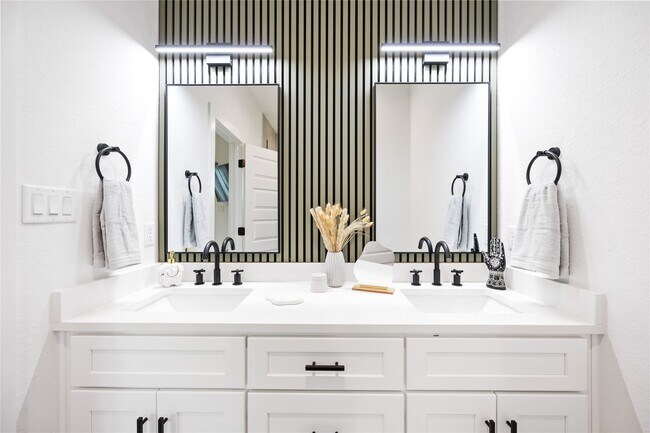 Photo - 4718 Market St